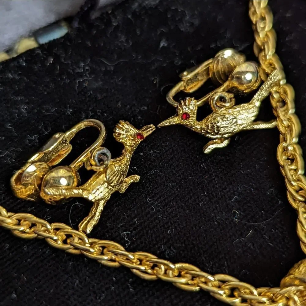 Vintage road runner necklace & earrings